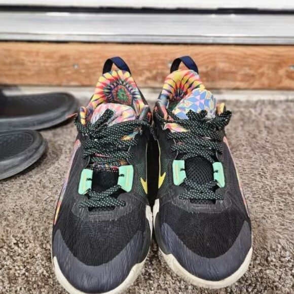 Boys Nike Giannis Immortality 2 shoes size 5.5Y - Picture 2 of 5